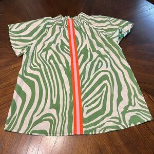 *NWT* Ladies size XS THML Estelle blouse. Green tiger stripe with ribbon detail